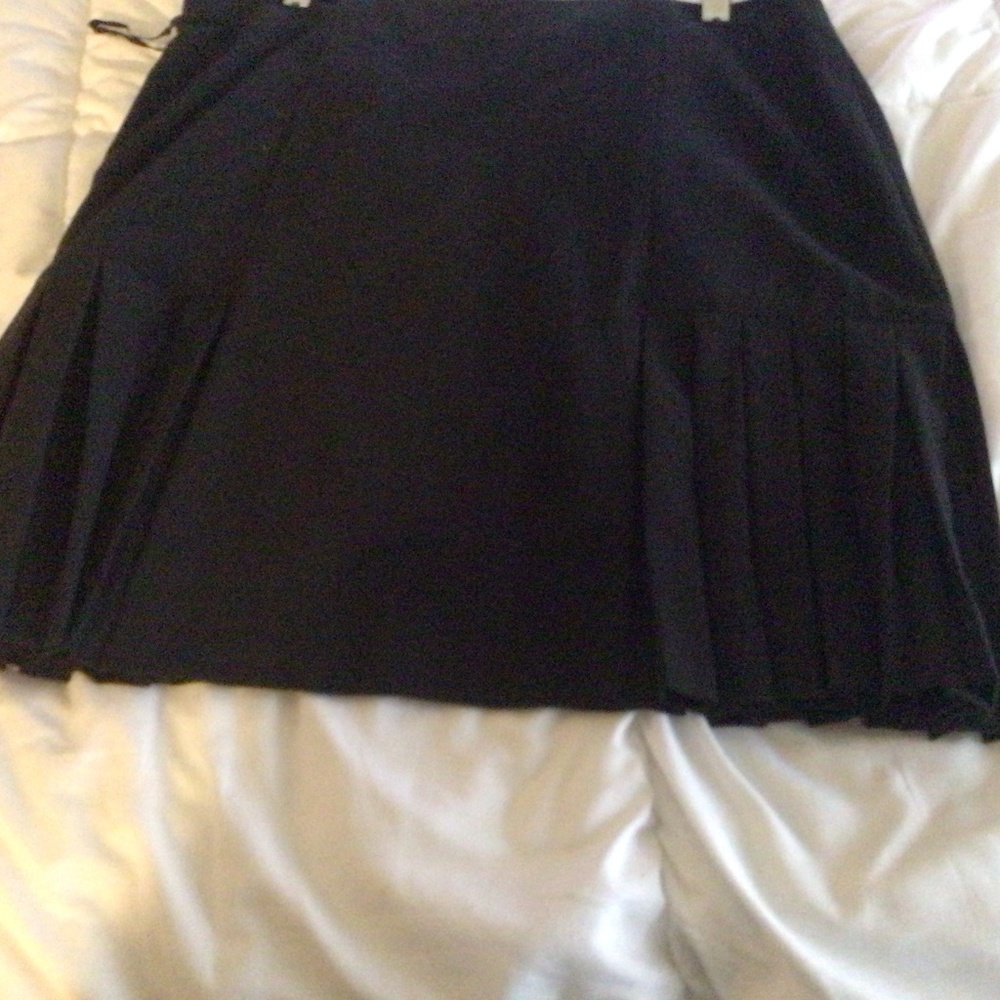 Black flounce pleated skirt